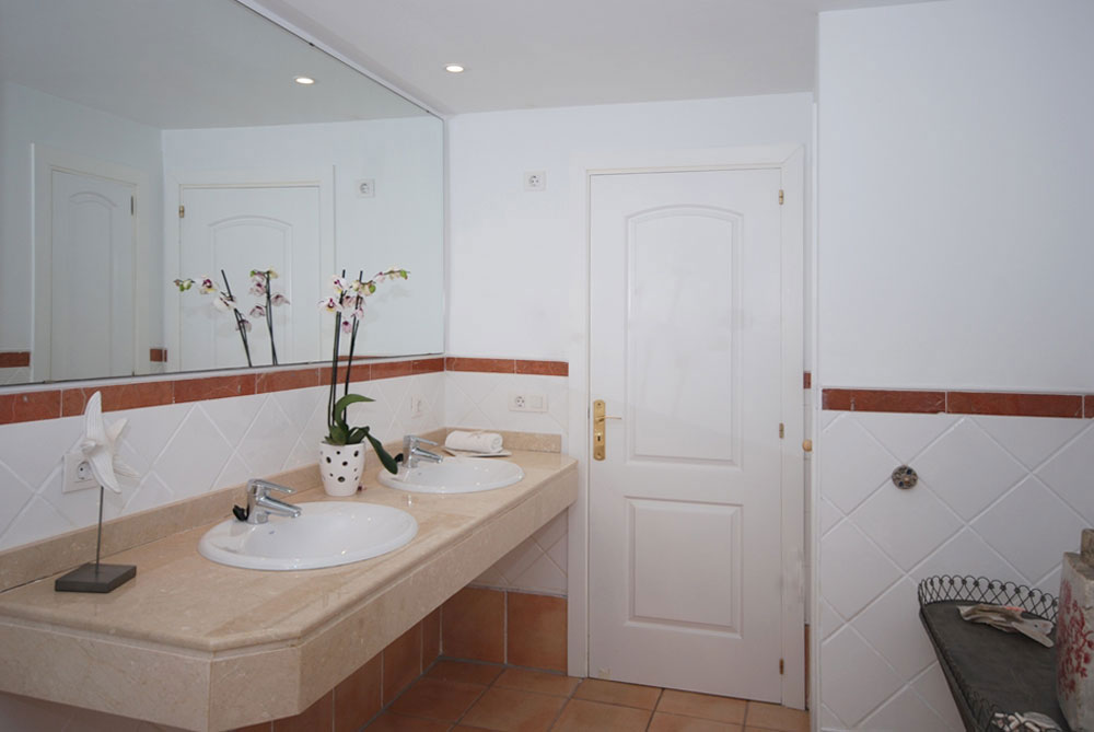 Living area: 200 m² Bedrooms: 4  - Townhouse in Camp de Mar #01707 - 10