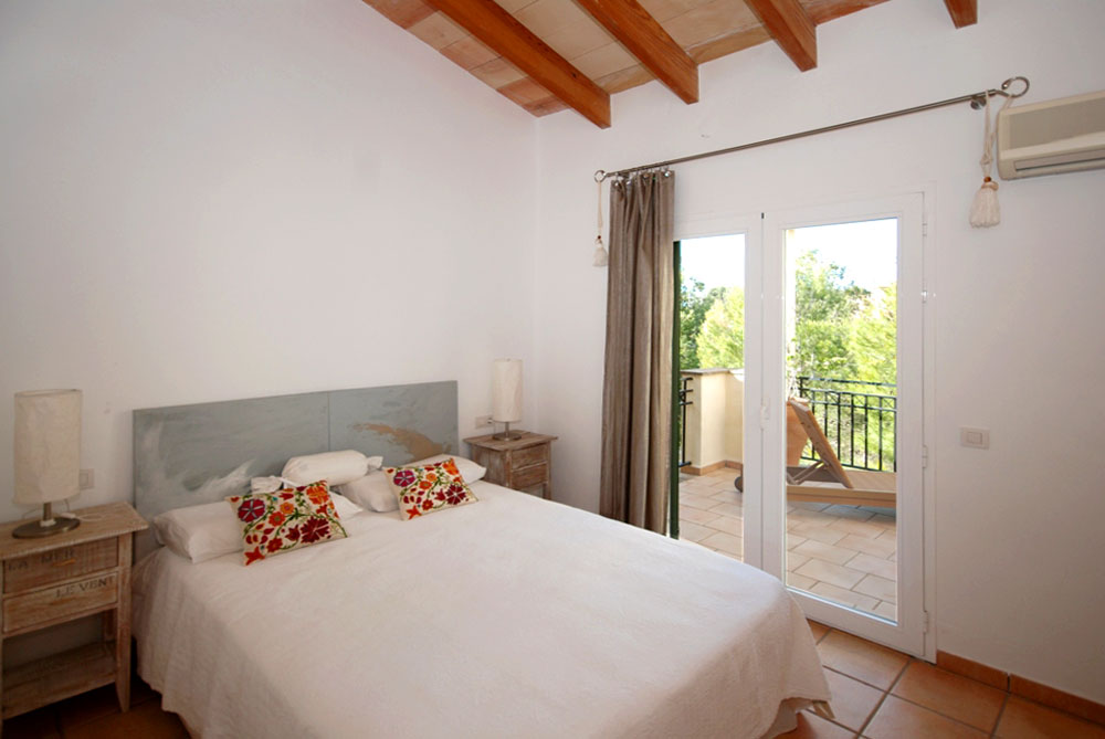 Living area: 200 m² Bedrooms: 4  - Townhouse in Camp de Mar #01707 - 9