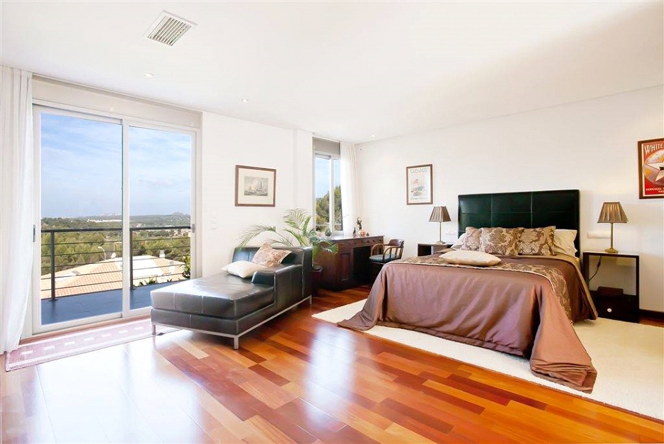 Living area: 350 m² Bedrooms: 6  - Villa in Sol de Mallorca/Cala Vinyes #02756 - 9