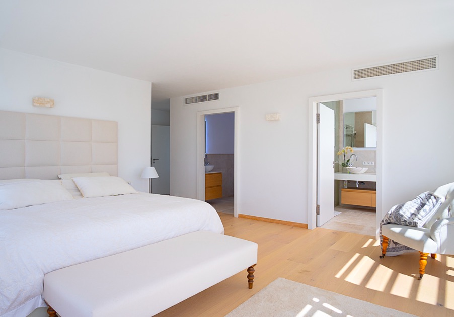 Living area: 450 m² Bedrooms: 4  - Elegant villa in Sol de Mallorca #2021020 - 17
