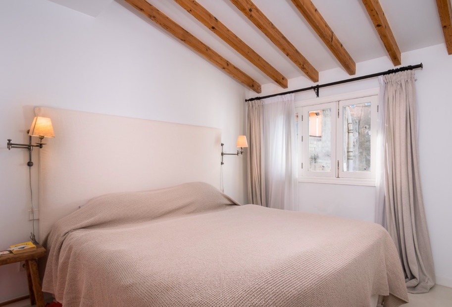 Living area: 360 m² Bedrooms: 4  - Townhouse with two renovated apartments in Santa Catalina, Palma #2121111 - 6
