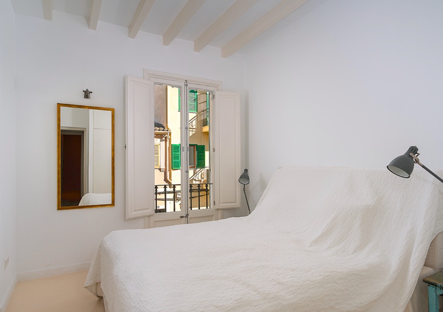 Living area: 360 m² Bedrooms: 4  - Townhouse with two renovated apartments in Santa Catalina, Palma #2121111 - 10
