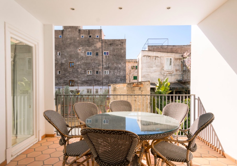 Living area: 360 m² Bedrooms: 4  - Townhouse with two renovated apartments in Santa Catalina, Palma #2121111 - 12