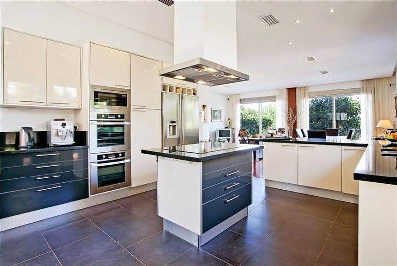 Boyta: 350 m² Sovrum: 6  - Villa i Sol de Mallorca/Cala Vinyes #02756 - 2