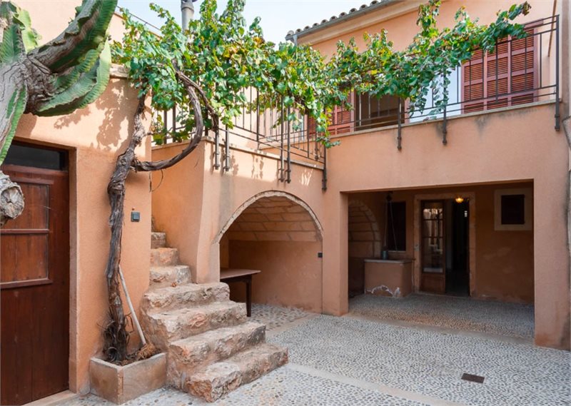 Living area: 618 m² Bedrooms: 6  - Charming  "3 in 1" house in Ljucmajor #2491096 - 11