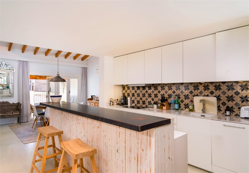 Boyta: 360 m² Sovrum: 4  - Townhouse med två renoverade lägenheter i Santa Catalina, Palma #2121111 - 3