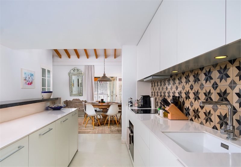 Boyta: 360 m² Sovrum: 4  - Townhouse med två renoverade lägenheter i Santa Catalina, Palma #2121111 - 4