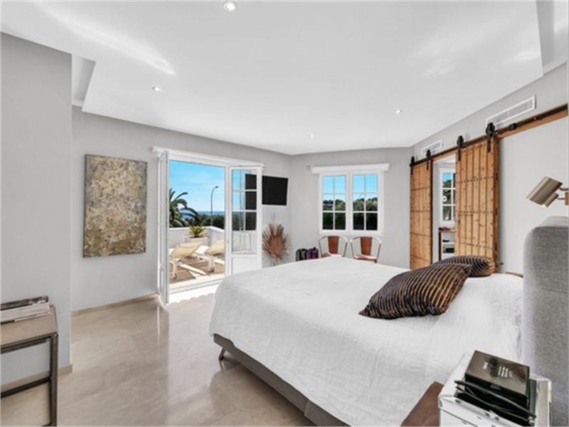 Living area: 593 m² Bedrooms: 6  - Fantastic Ibizan styled villa with sea view, pool and holiday licence in Sol de Mallorca #1021142 - 7
