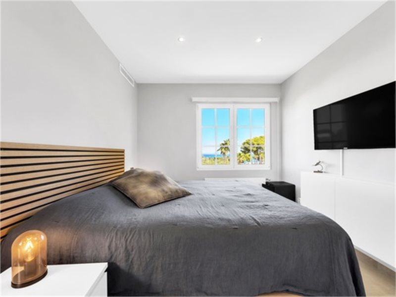 Living area: 593 m² Bedrooms: 6  - Fantastic Ibizan styled villa with sea view, pool and holiday licence in Sol de Mallorca #1021142 - 9