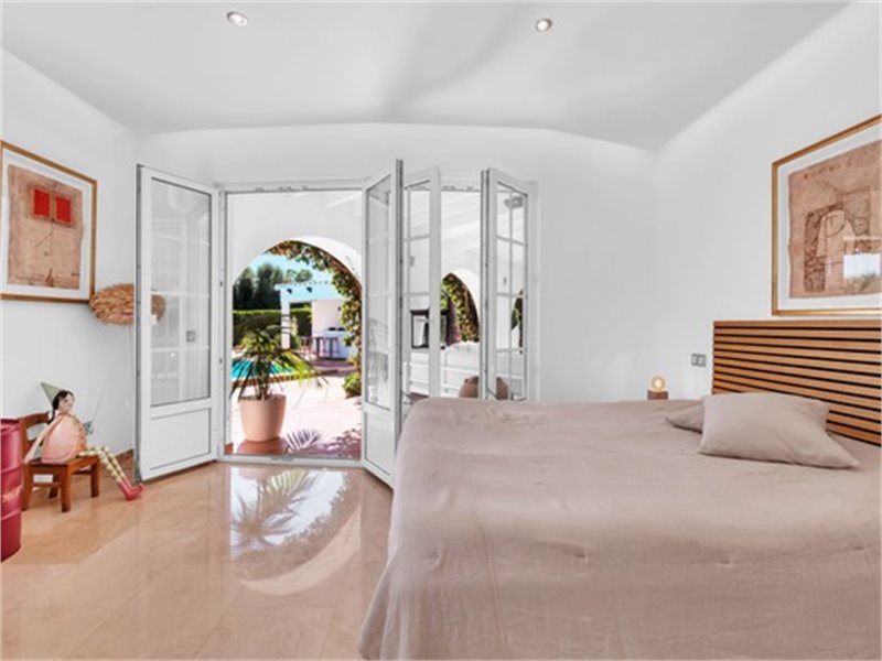 Living area: 593 m² Bedrooms: 6  - Fantastic Ibizan styled villa with sea view, pool and holiday licence in Sol de Mallorca #1021142 - 19