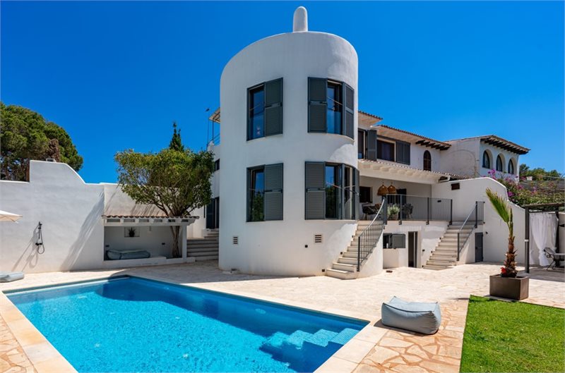 Living area: 214 m² Bedrooms: 3  - Fantastic semi-detached villa with sea views and rental license in Porto Colom #2511168 - 1