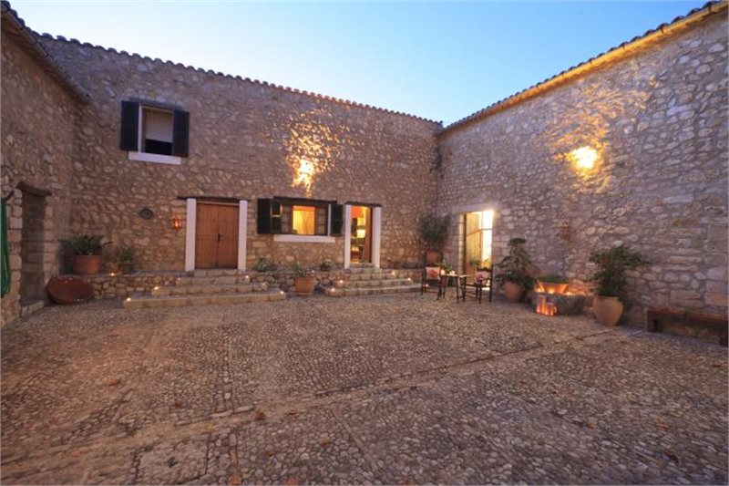 Boyta: 1 075 m² Sovrum: 6  - Finca i Alaro #17524 - 8